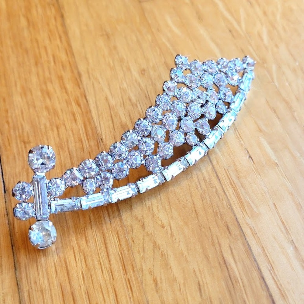 Vintage B David Signed Rhinestone Sword Brooch Scarf Pin Cloak Clasp Ren Faire